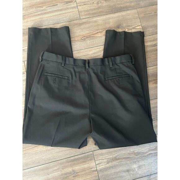 Haggar Cool Right Performance Flex Dress Pants - 40 x 32 - Picture 1 of 3